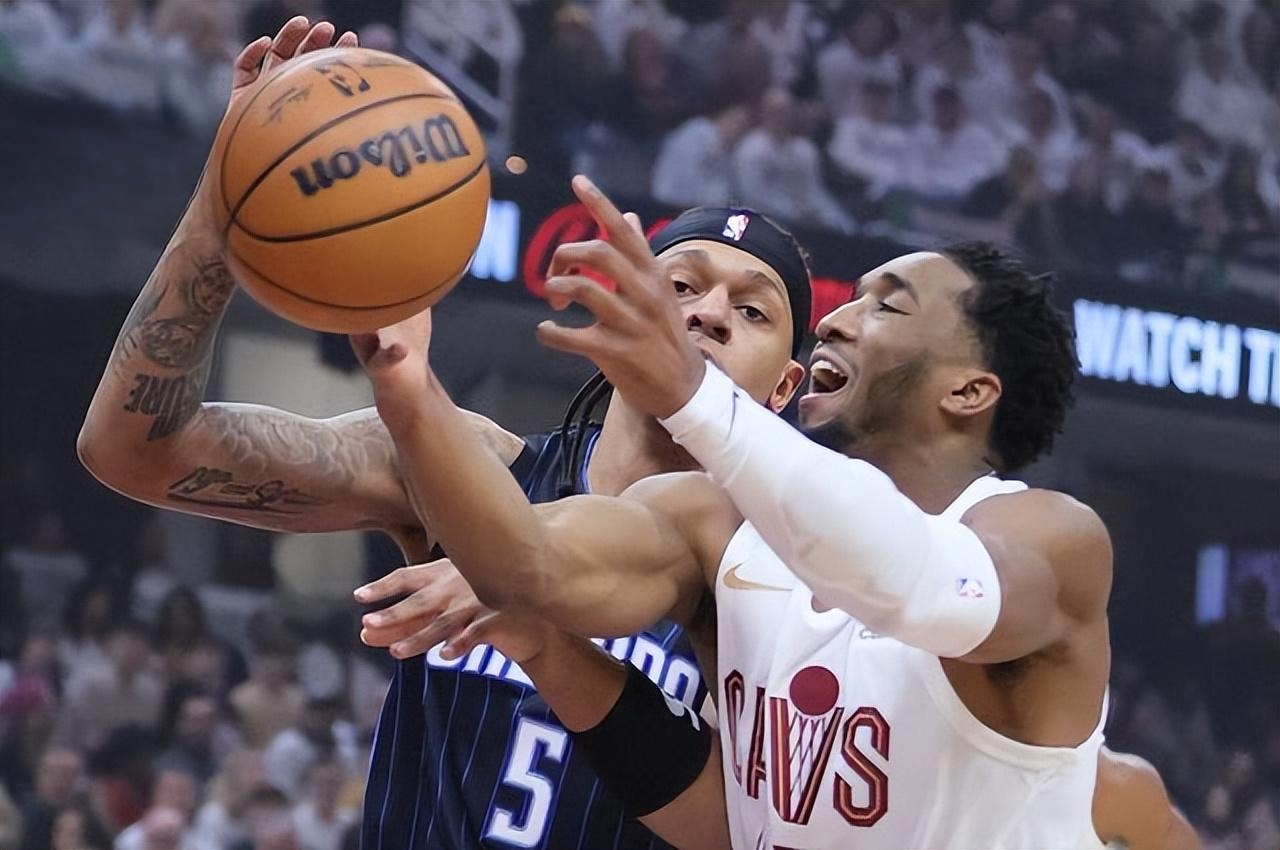 开云体育入口-湖人完胜雷霆，米切尔高光表现